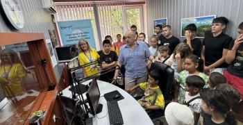 „Минало и бъдеще в комуникациите“: Деца от лятната програма на МКБППМН посетиха Радио Стара Загора