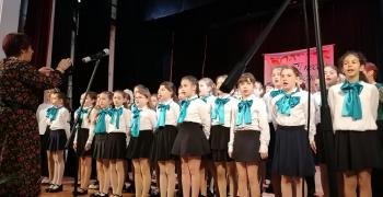 Учители ветерани от цялата страна се събраха за Националния фестивал „С песен и благослов“