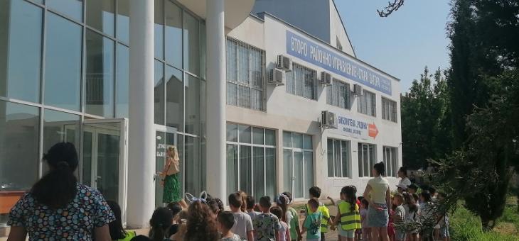 Общински фолклорен ансамбъл „Загоре“ показа магията на народната музика пред старозагорски деца