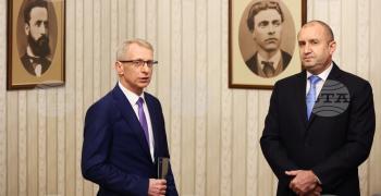 Президентът Румен Радев връчи мандата на акад. Николай Денков