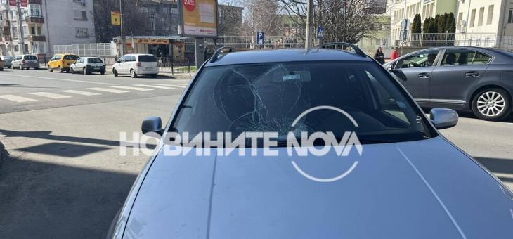 В Казанлък кола блъсна ученичка на пешеходна пътека