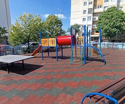 Обновяват детски площадки в старозагорски квартал