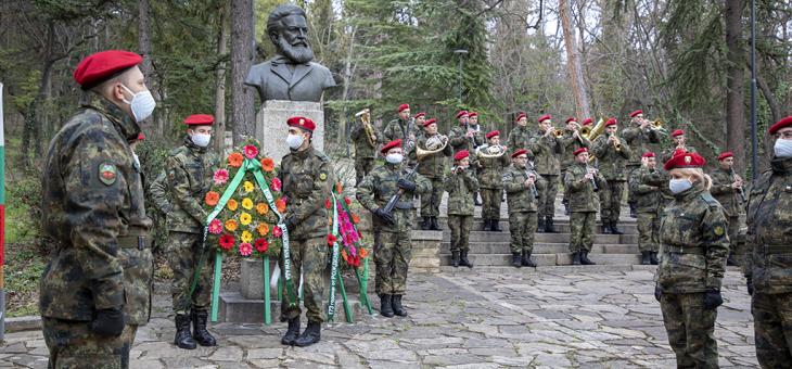 Стара Загора отбелязва 174 години от pождението на гениалния поет и революционер Хpиcто Ботев