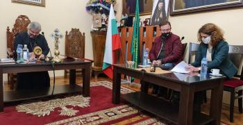 Подписаха договора за ремонта на камбанарията на храм-паметника "Рождество Христово" в Шипка