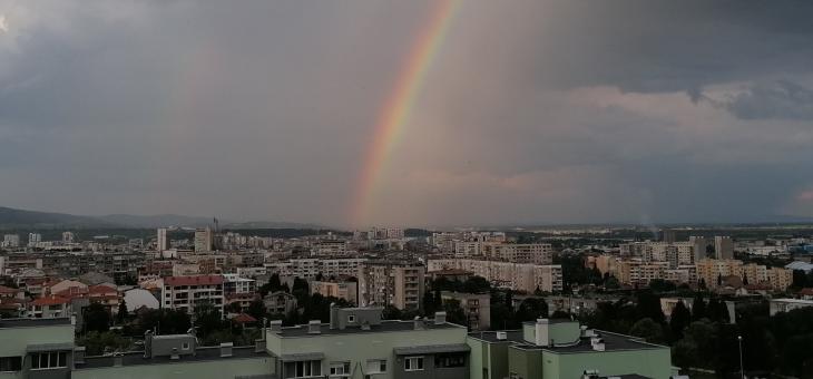 Красива дъга над Стара Загора, юни идва със студено време