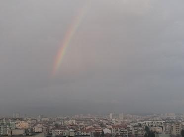 Сняг в части от страната, в Стара Загора дъжд и дъга