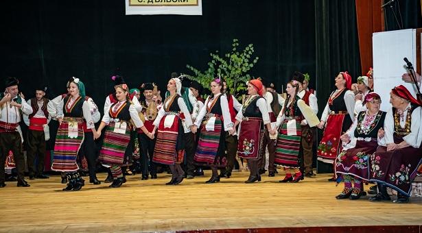 Представителен ансамбъл за автентичен фолклор „Дълбоки“ ще отбележи 80 г. от създаването си   