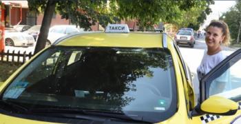 Миролюба Бенатова стана шофьор на такси 