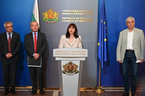 Министър Ефремова: Със законови промени се гарантира, че от 1 юли минималната пенсия ще се увеличи на 347,51 евро