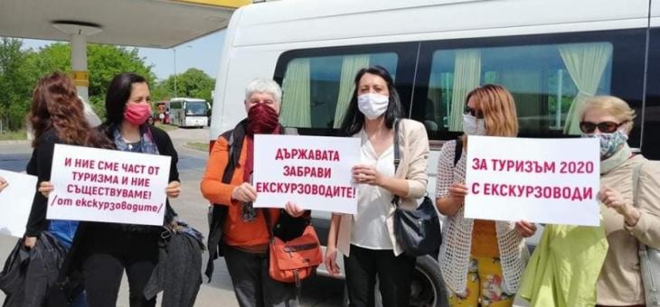 Готови са три варианта за подпомагане на екскурзоводите
