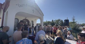 Осветиха параклис "Рождение на Пресвета Богородица" в село Еленино