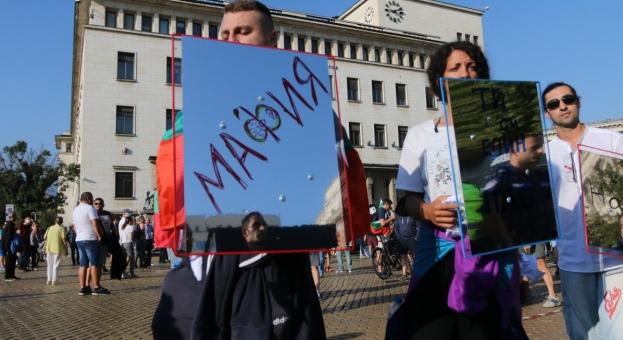 Алфа Рисърч: Сериозен спад на доверието към управляващите и неяснота относно изхода от политическата криза 