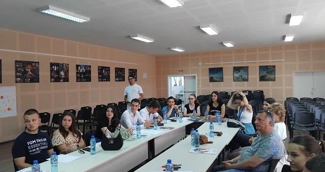 Кръгла маса на тема: „Младите хора и институциите“ постави фокус върху нуждите и перспективите пред младото поколение