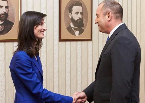 Президентът Румен Радев връчва мандат за съставяне на правителство на ГЕРБ-СДС