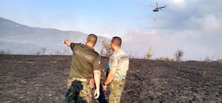 Над 400 военнослужещи се бориха с потушаването на пожара край Казанлък