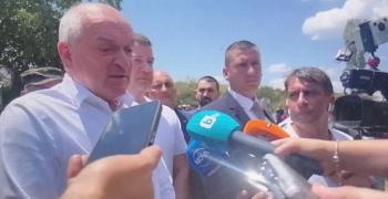 Премиерът Димитър Главчев: Поздравления за всички, които са на терен, справят се