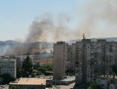 Пожар зад магазин "Зора" в Стара Загора, на място са четири екипа на Пожарната
