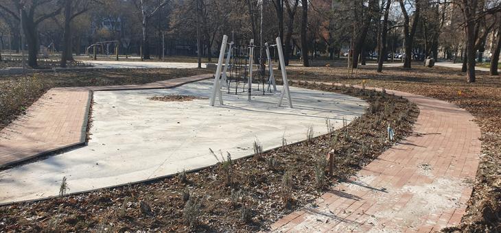 Напредва ремонтът на Станционната градина в Стара Загора