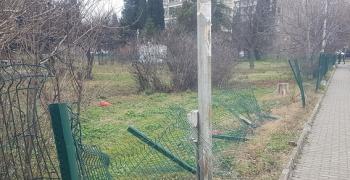 Ремонтираха оградата на Кучешката градинка в Стара Загора