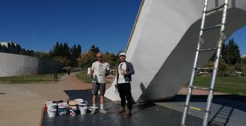 Популярни графити артисти рисуват в старозагорски парк