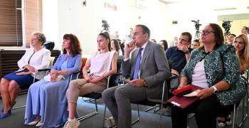 Министър Гуцанов: Над 1200 са сигналите за деца в риск, заедно трябва да ги защитим