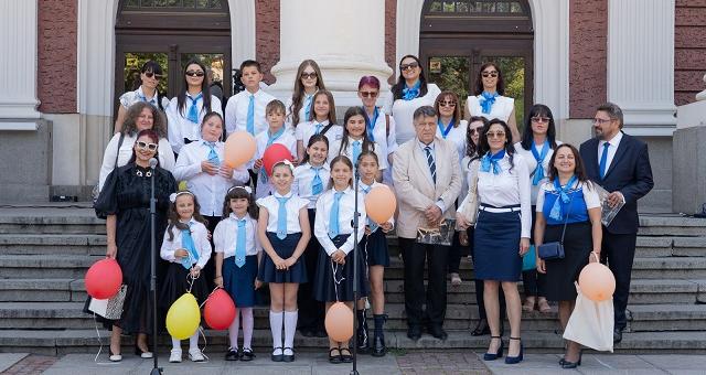 Проф. Георги Вълчев: Училищният химн е част от идентичността на училищната общност