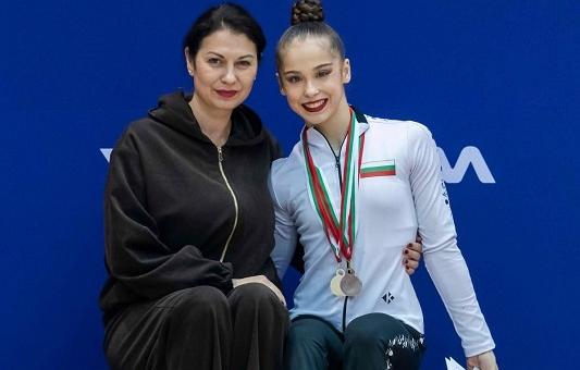  Старозагорската гимнастичка Яница Динева е държавна шампионка на обръч в категория „Елит“