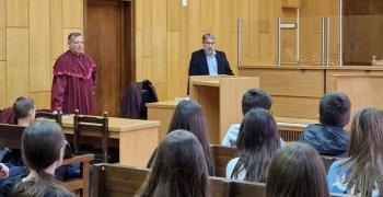 В Деня на отворените врати прокурори от Окръжна прокуратура – Стара Загора се срещнаха с ученици от ОУ „Петко Р. Славейков“ в града