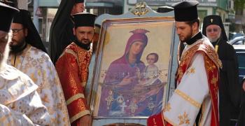 Посрещнаха чудотворната икона на Пресвета Богородица Скоропослушница в Стара Загора