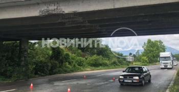 Багер счупи трегерите на мост