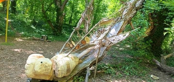 Проф. Ани Златева и млади артисти от Италия и Белгия създадоха ленд арт инсталации в парк „Бедечка"