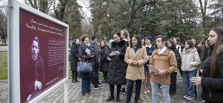 Изложба в сърцето на Стара Загора събра 60-годишната история на СУ „Максим Горки“