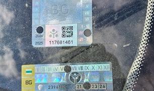 Глобяват мъж, отрязал клони на дървета и друг, стоварил гуми на тротоара в Стара Загора