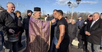 27-годишният Димо Василев спаси Богоявленския кръст в Раднево