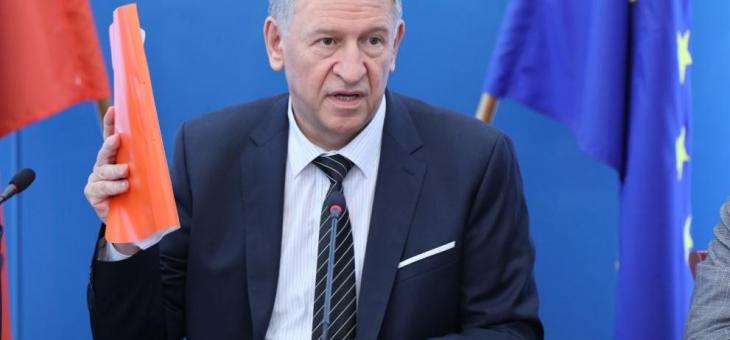 Здравният министър: Да не се спират плановите операции при нова вълна на COVID-19