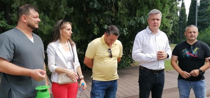 В Стара Загора продължава борбата с боровата процесионка, поставят феромонни капани         