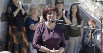 Караянчева: Във вторник започват преговори за събиране на подписи за проекта за нова Конституция