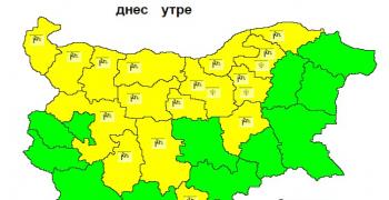 Жълт код за силен вятър е в сила за 16 области в страната