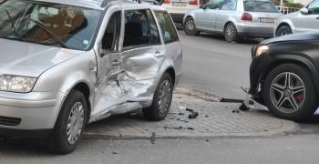 Двама души пострадаха при катастрофа в Стара Загора