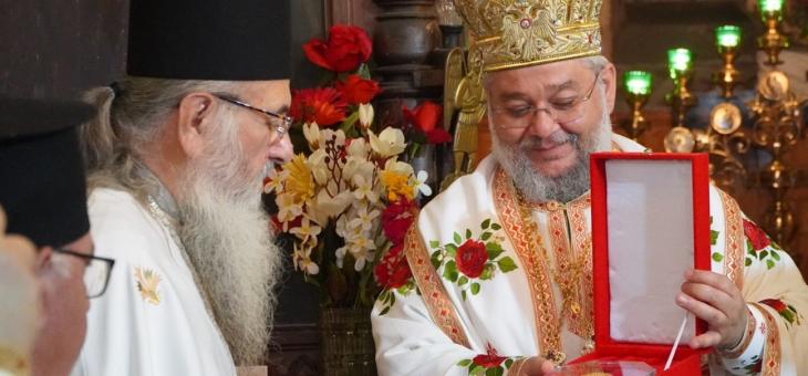 В Старозагорска епархия се поклониха пред икона на св. Трифон с вградена частица от мощите му