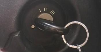 Откраднаха лек автомобил с ключове на таблото