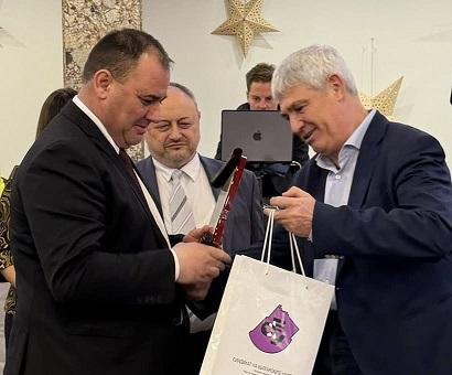 Кметът на Раднево инж. Георги Петров беше удостоен от Синдиката на българските учители с престижното отличие „Кмет на годината“