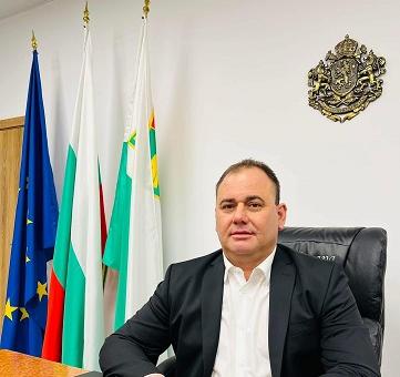 Кметът на Раднево инж. Георги Петров с поздравителен адрес по повод Международния ден на възрастните хора