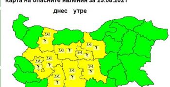 Жълт код за гръмотевични бури и интензивни валежи е обявен за 9 области в страната за 29 август