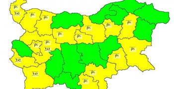 Жълт код за силен вятър е обявен за 14 области на България