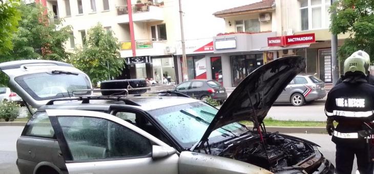 Лек автомобил горя в Стара Загора