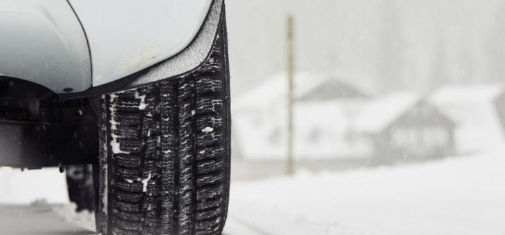Евакуираха 10 души, закъсали в 3 автомобила край Сливен