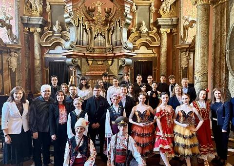 Великолепен концерт изнесоха младите таланти от НУМСИ „Христина Морфова“ в световноизвестната Огледална зала в „Клементинум“ - Прага      