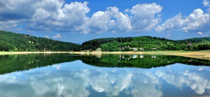 Изпускат контролирано вода от язовир "Копринка"