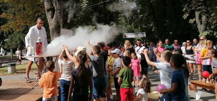 Корпус за бързо гърмене и интересни работилници забавляват децата в центъра на Стара Загора